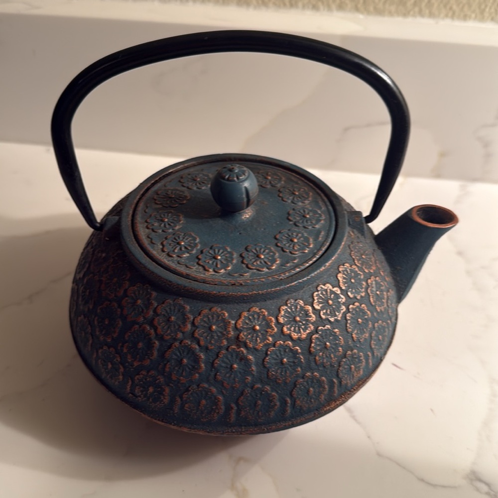 Vintage Decorative Cast Iron Japanese Teapot - Picture 2 of 9